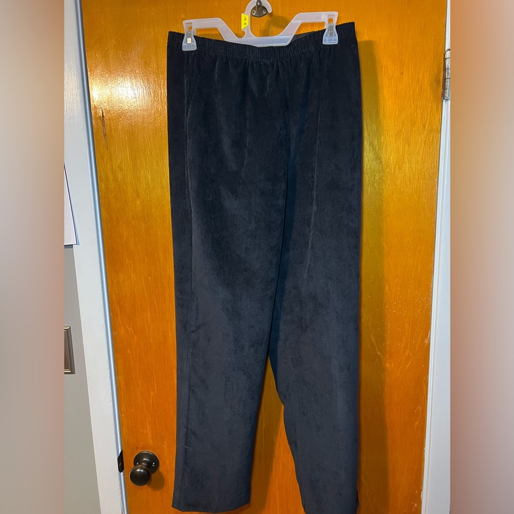 NWT Alfred Dunner Classic Fit Corduroy Ankle Pants Women Black Mid Rise Casual